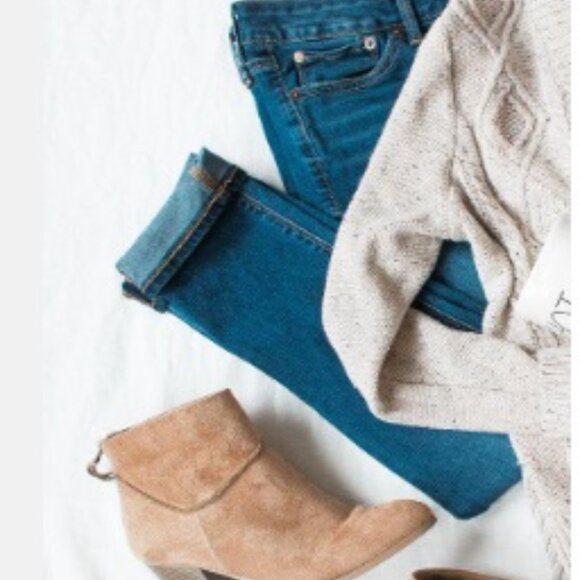 RESELLERS! FASHIONISTAS! Surprise Lot of Mixed Clothing/Accessories 8pcs Bundle - Picture 5 of 8